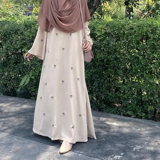 Abaya Femme Élégante – Motifs Brodés & Coupe Fluide