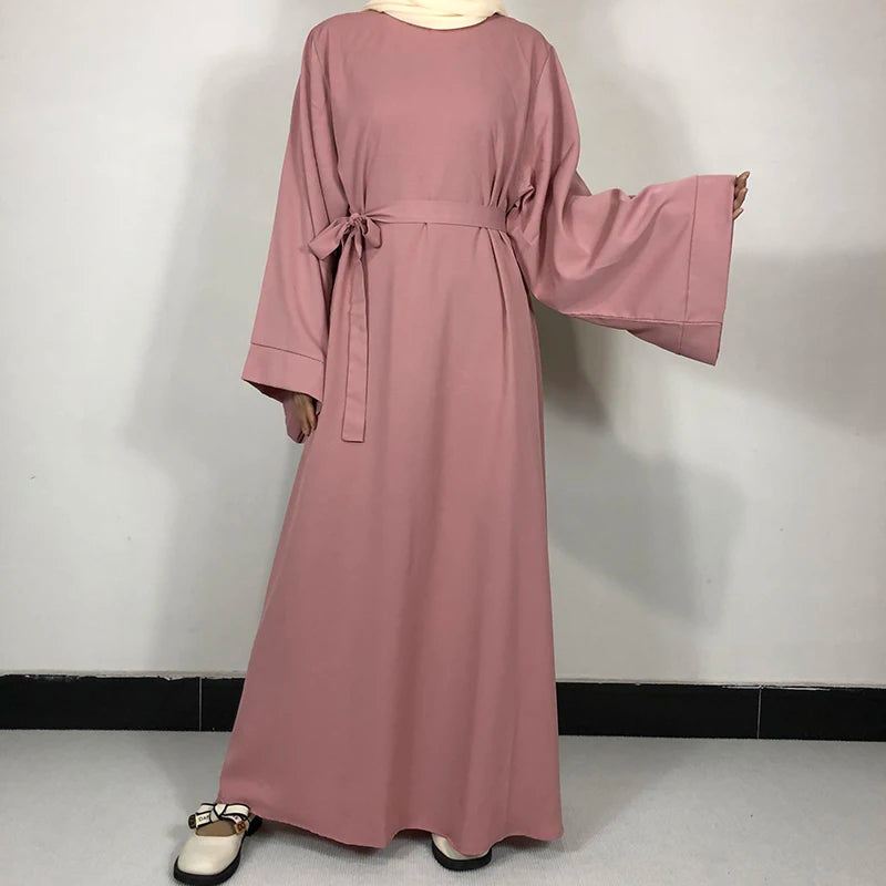 Abaya Femme Minimaliste Chic – Élégance Essentielle & Confort Fluide