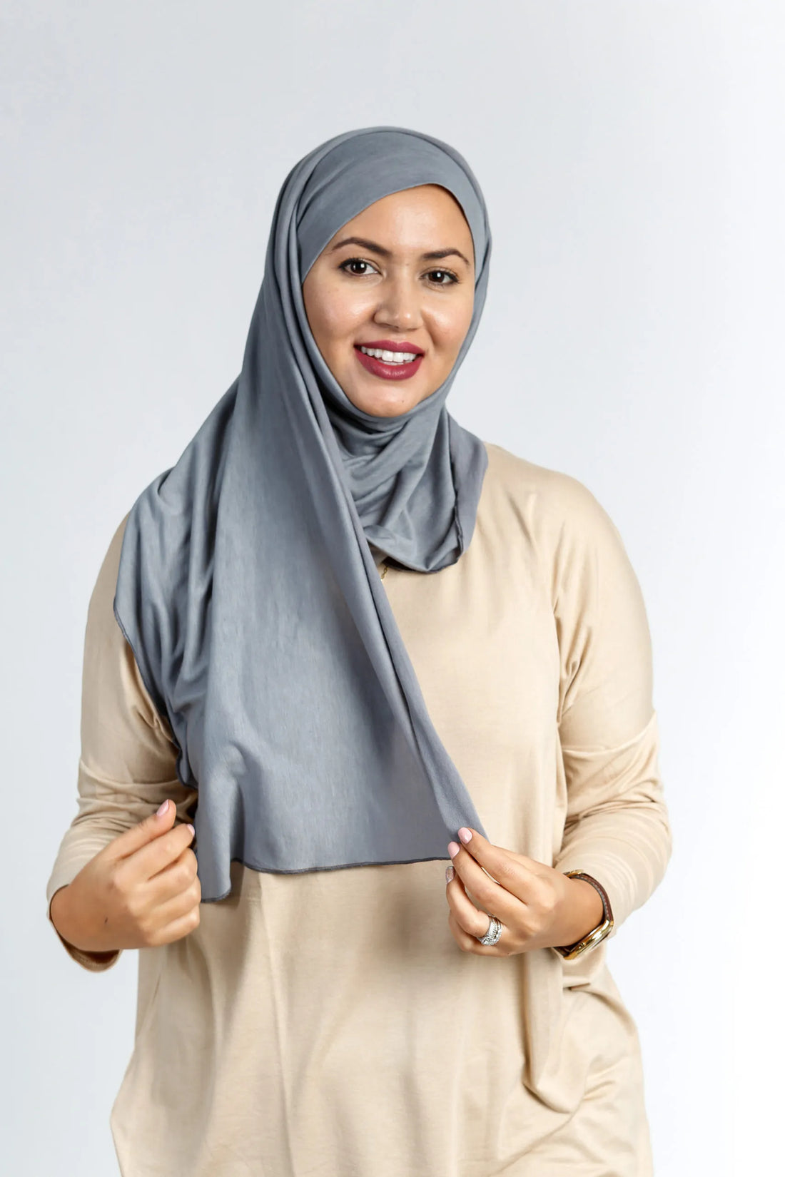 Quel foulard pour un visage rond ? Allonger, structurer et équilibrer les traits