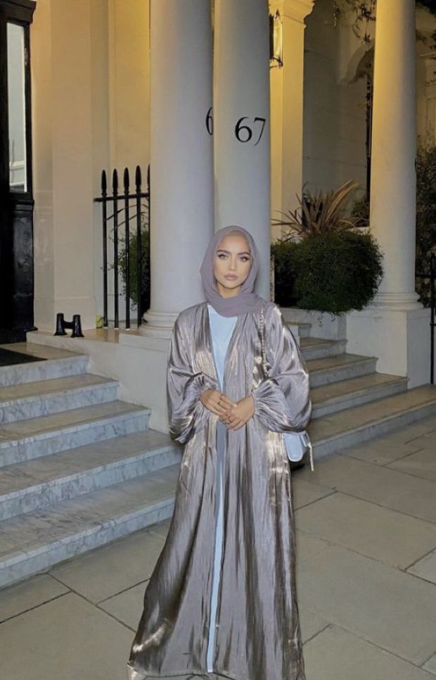Peut-on porter une abaya sans être musulmane ? Une réponse claire et ouverte