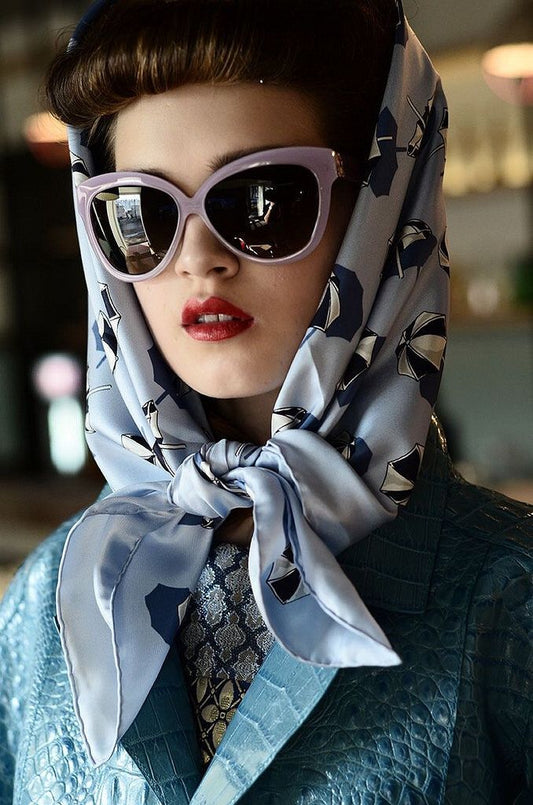 Qu’est-ce qu’un foulard long ? Définition, usages et avantages