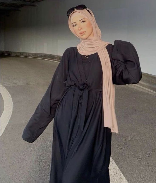 Comment l’abaya participe à l’identité féminine ? Expression, choix et affirmation de soi