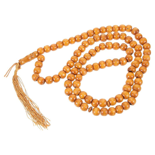 Le chapelet accompagne-t-il le chemin spirituel ?  Oui — comme compagnon discret, pas comme guide absolu