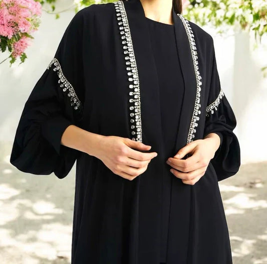 Quelle abaya choisir pour l’été ? Légèreté, fraîcheur et élégance
