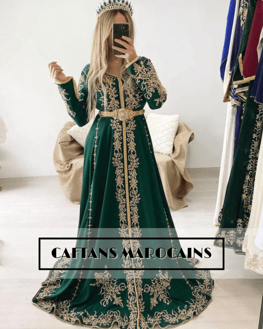Quelle est la différence entre une abaya et un caftan ? Le guide pour ne plus les confondre