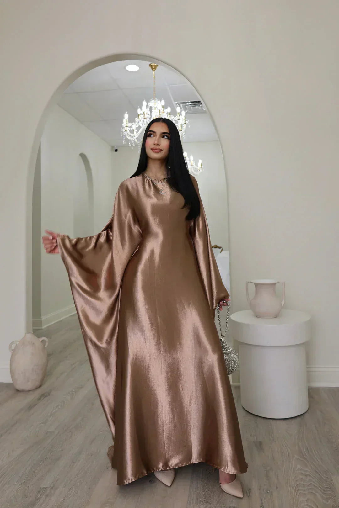 Qu’est-ce qu’une abaya papillon (butterfly) ? L’abaya la plus fluide et couvrante