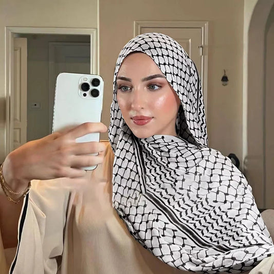 Quel foulard pour le travail ?  Sobriété, confort et professionnalisme