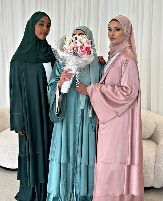 Comment porter une abaya élégante au quotidien ? Les clés d’un style chic sans effort