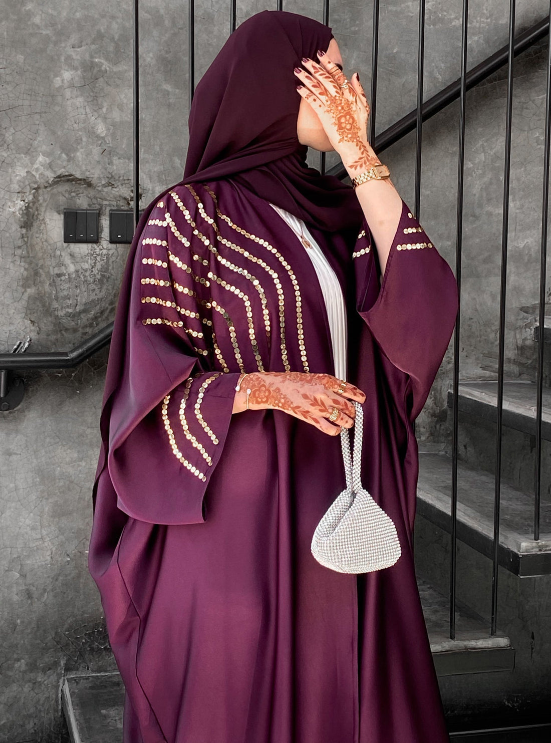 Quelle est la différence entre une abaya en satin et une abaya en soie ?
