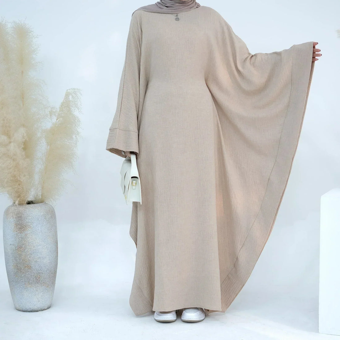 Peut-on porter une abaya avec une ceinture ? Oui, avec style et équilibre