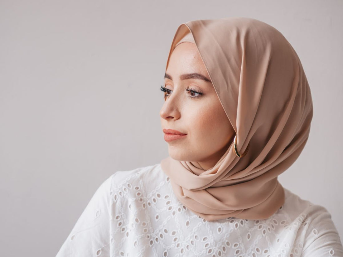 Le foulard est-il une affirmation de soi ?  Oui — lorsqu’il est porté comme un choix conscient