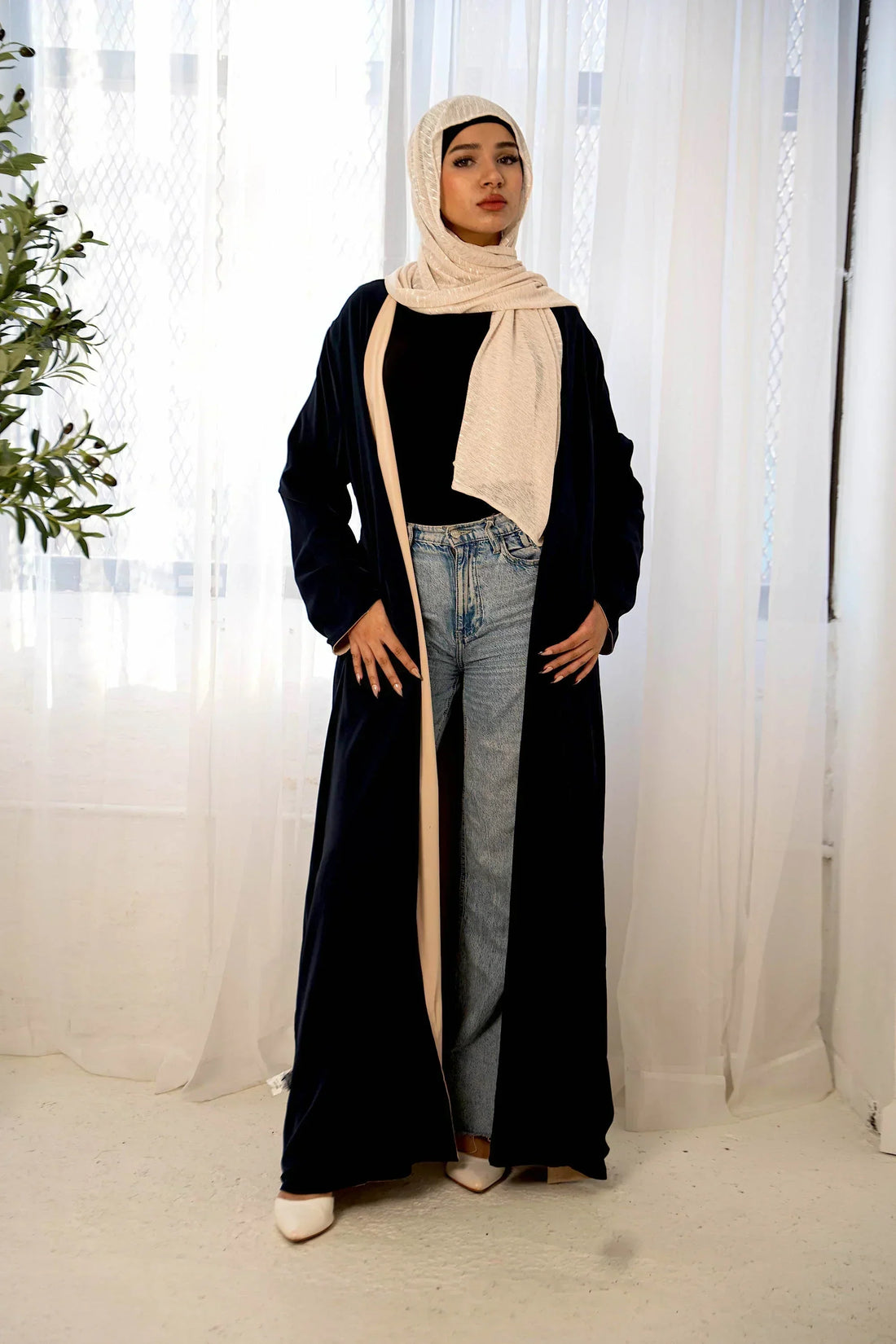 Peut-on porter une abaya pour sortir ? Oui, et avec beaucoup de style