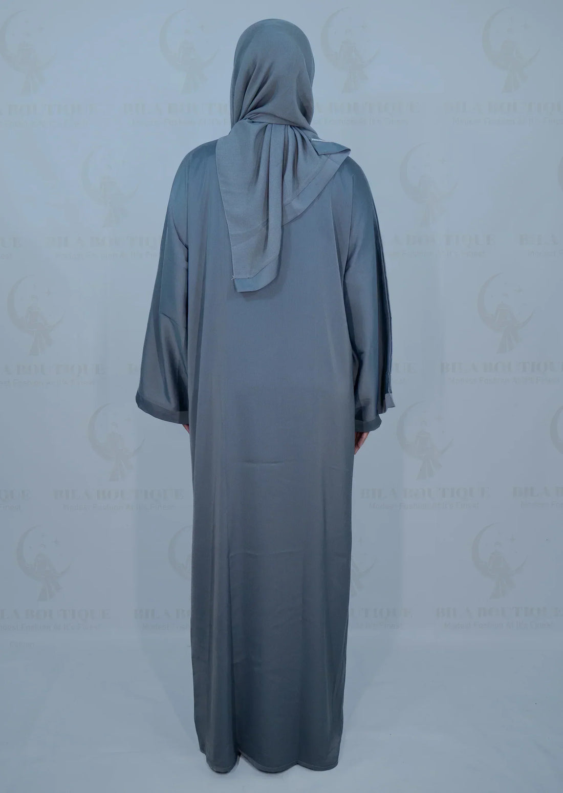 Quelle abaya porter pour le travail ? Élégance professionnelle et confort au quotidien