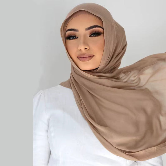Quelle forme de foulard choisir ? Guide pratique selon l’usage, le style et la couvrance