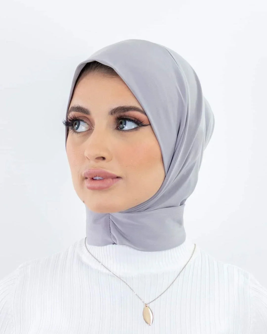 Comment laver un foulard sans l’abîmer ?  La méthode douce qui protège toutes les matières