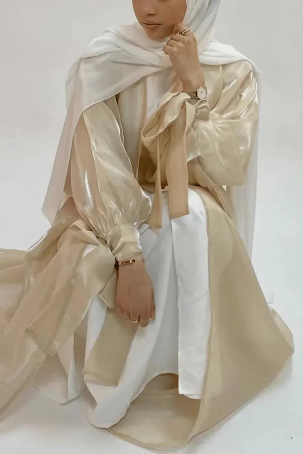 Est-ce mieux d’acheter une abaya en ligne ? Avantages, limites et conseils pour bien choisir