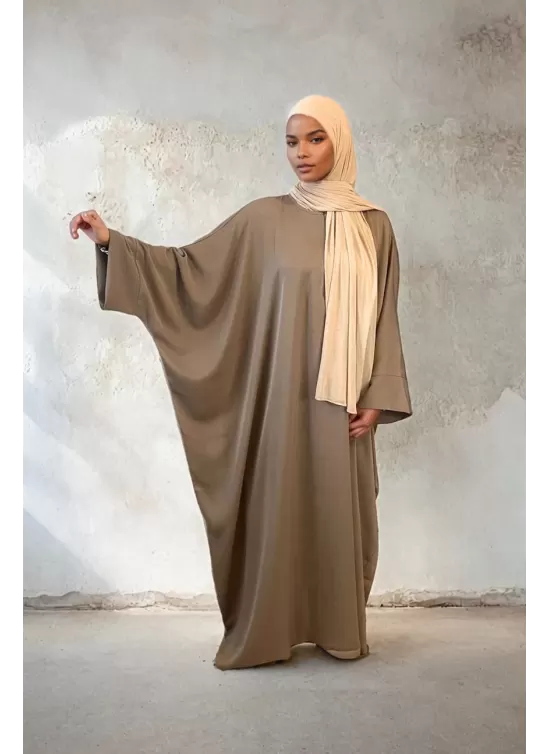 Quel foulard pour femme petite ?  Allonger la silhouette sans l’alourdir