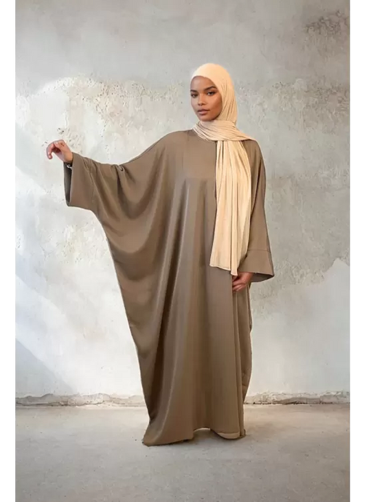 Quel foulard pour femme petite ?  Allonger la silhouette sans l’alourdir