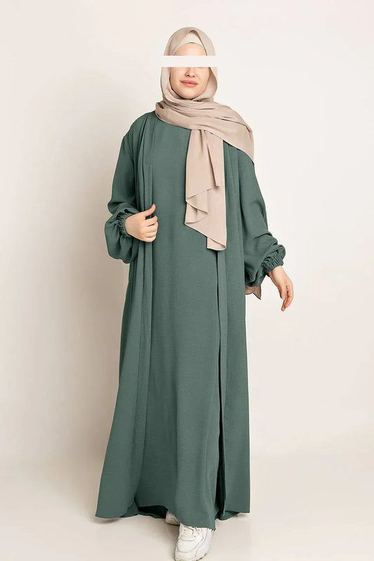 Avec quoi porter une abaya ? Les associations parfaites pour un look harmonieux