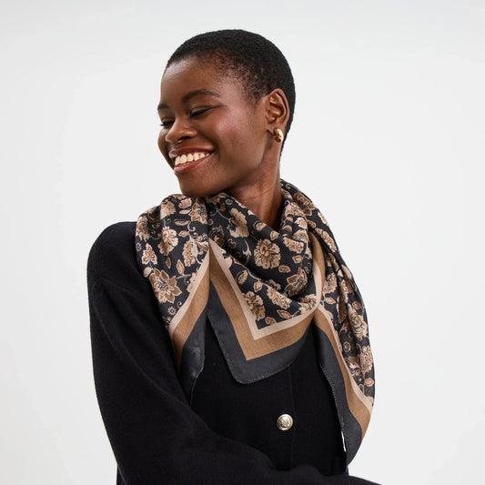 Le foulard est-il un symbole ?  Oui — mais pas un symbole unique ni figé