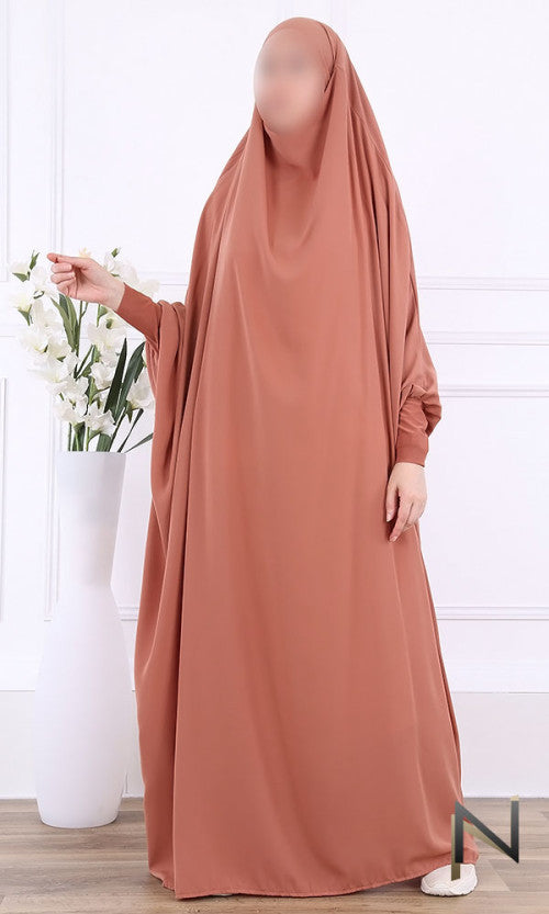 Quels accessoires avec une abaya ? Les indispensables pour un look élégant
