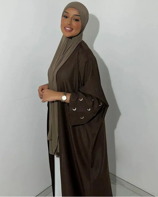 Quelle abaya affine la silhouette ? Les coupes idéales pour une allure élancée