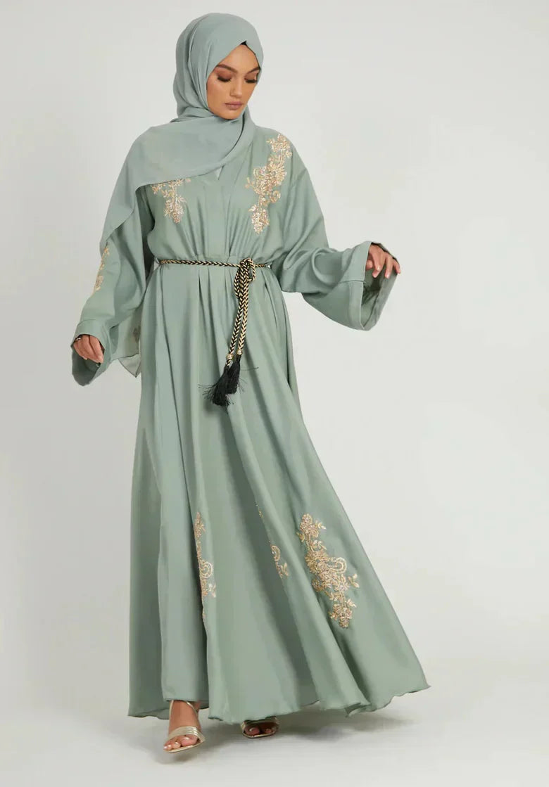 Comment accessoiriser une abaya ? Les clés pour un look élégant et équilibré