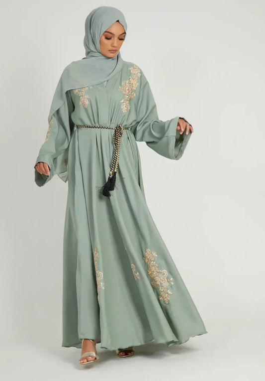 Comment accessoiriser une abaya ? Les clés pour un look élégant et équilibré
