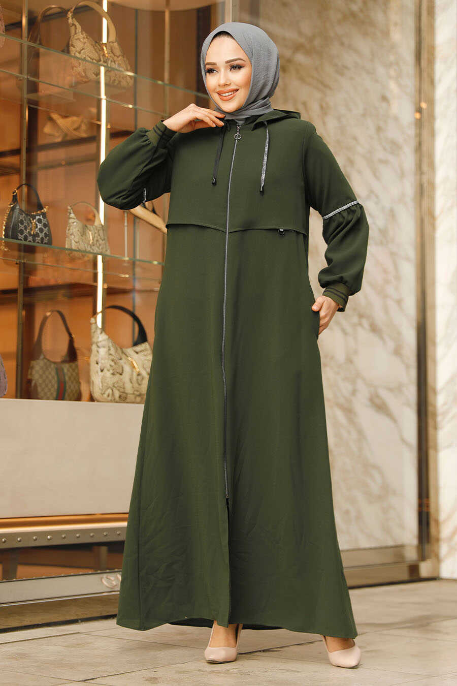 Quelle abaya porter à la mosquée ? Sobriété, couvrance et confort