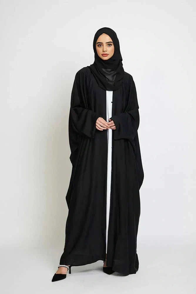 Quelle abaya pour femme ronde ? Mettre en valeur ses formes avec élégance et confort