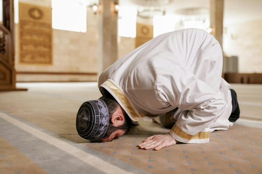 Le tapis de prière est-il obligatoire ?