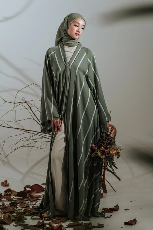 Comment porter un foulard avec une abaya ? Harmonie, fluidité et élégance naturelle
