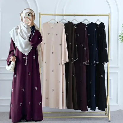 Abaya Femme Élégante – Motifs Brodés & Coupe Fluide