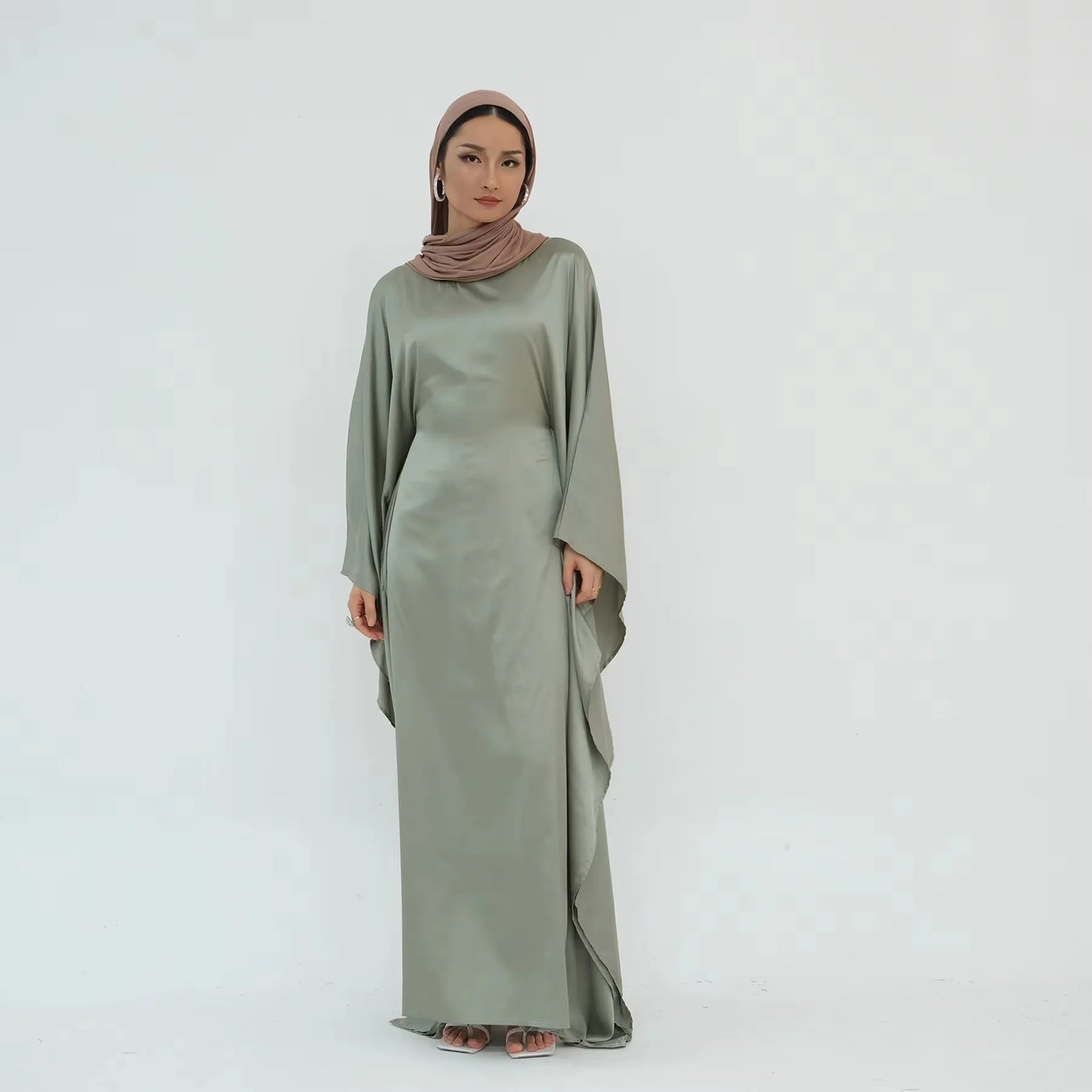 Abaya Femme Satin Élégance – Légèreté et Brillance pour Cérémonie