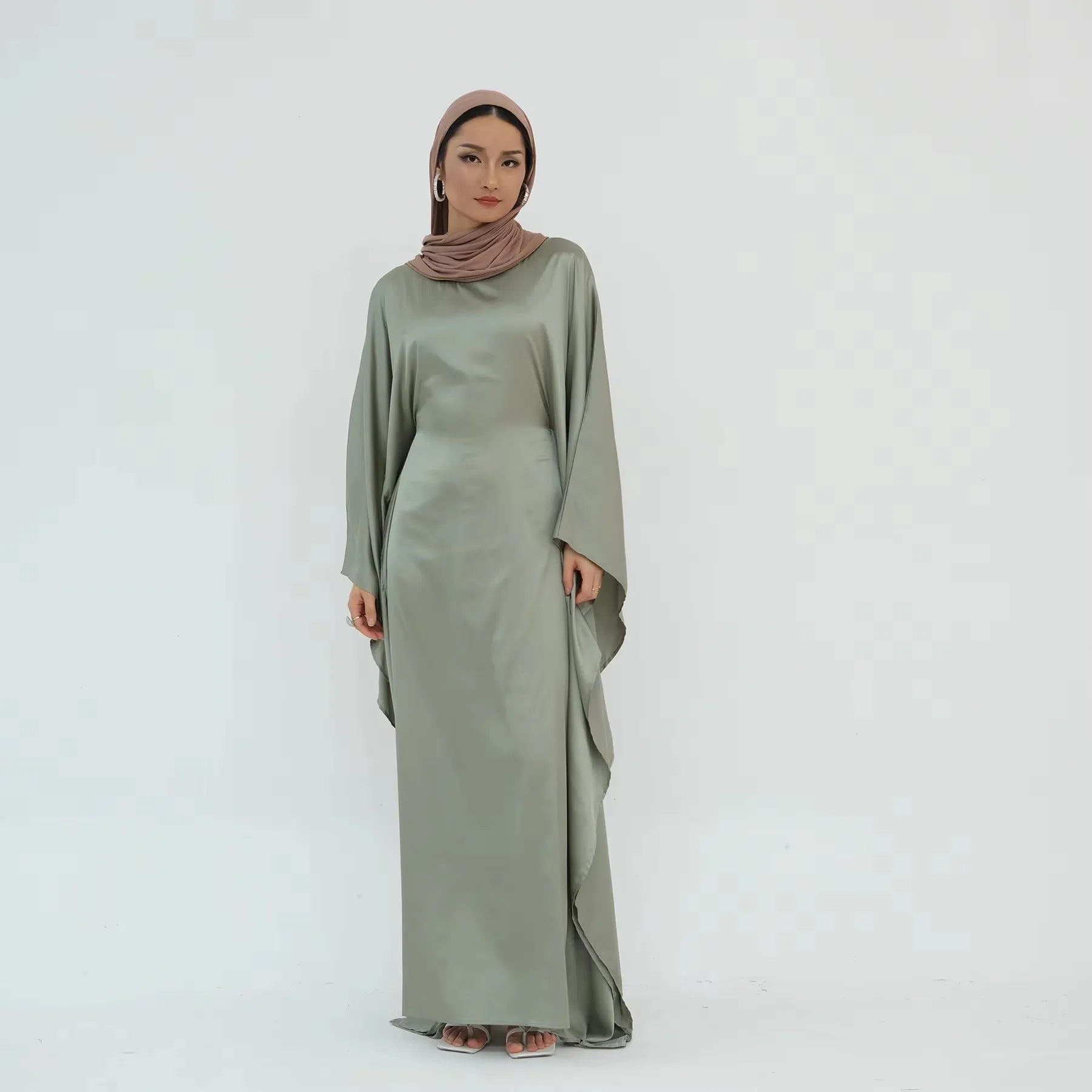 Abaya Femme Satin Élégance – Légèreté et Brillance pour Cérémonie