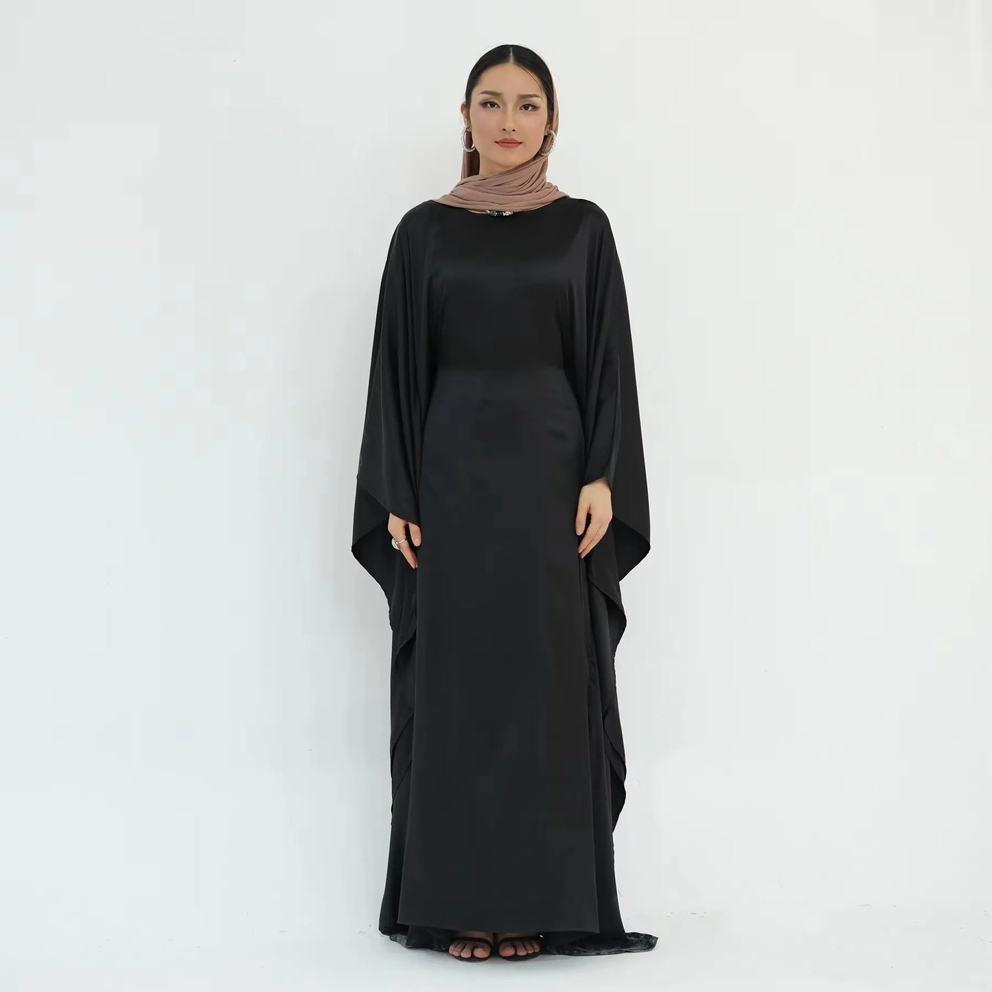 Abaya Femme Kaftan Satin – Fluidité & Brillance d’Exception