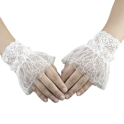 Gants Courts en Dentelle Noire – Volants Élégants & Détails Romantiques