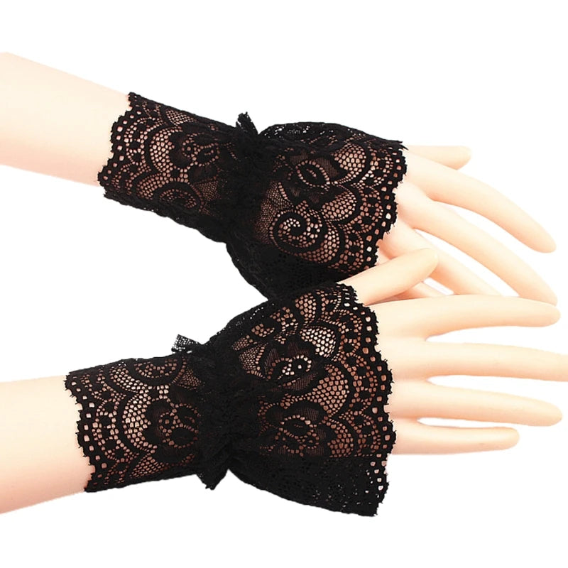Gants Courts en Dentelle Noire – Volants Élégants & Détails Romantiques