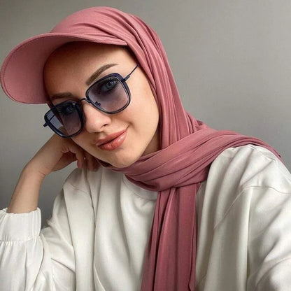 Hijab avec Casquette Integrée – Praticité et Élégance en Un Seul Geste
