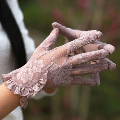 Gants Courts en Dentelle – Motifs Floraux & Élégance Intemporelle