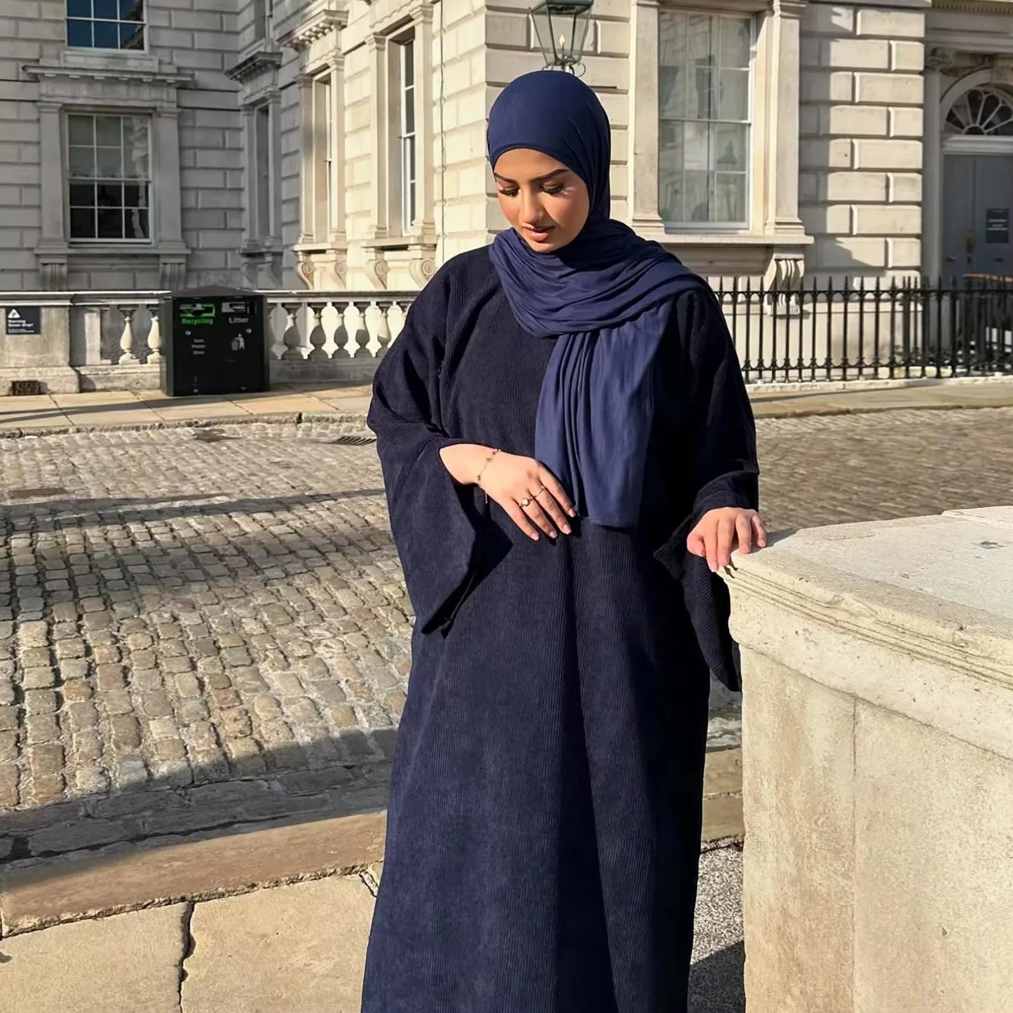 Abaya Femme Longue Hiver – Élégance & Chaleur pour la Saison Froide