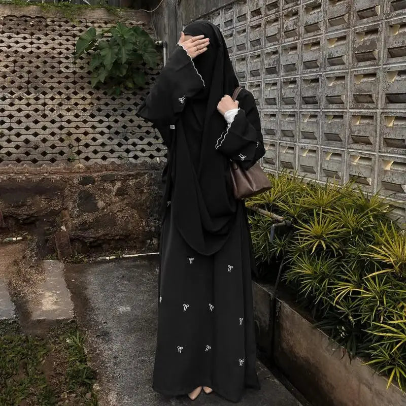 Abaya Femme Élégante – Motifs Brodés & Coupe Fluide