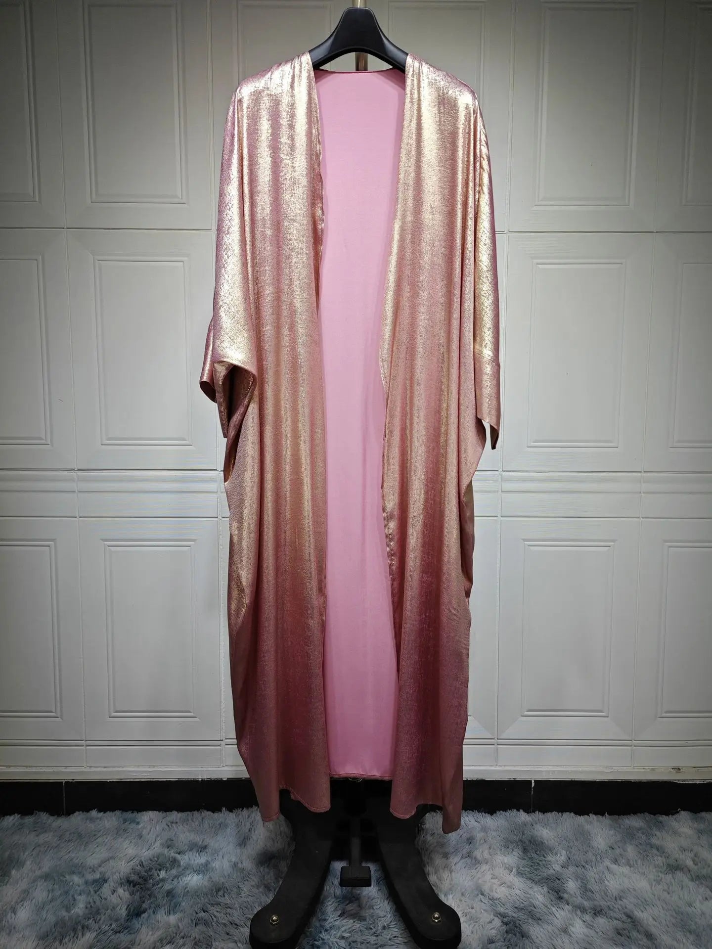 Kimono Femme en Satin Luxe – Élégance Fluide & Toucher Soie