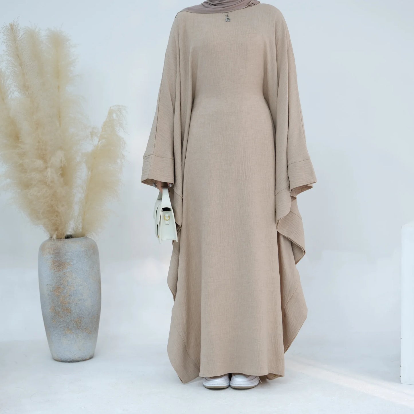 Abaya Femme Dubai – Élégance Minimaliste & Raffinement Moderne