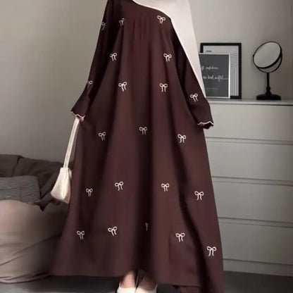 Abaya Femme Élégante – Motifs Brodés & Coupe Fluide