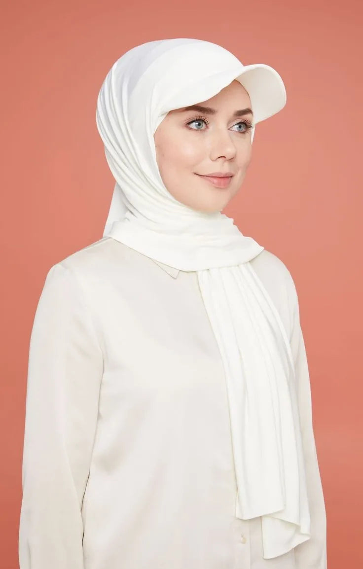 Hijab avec Casquette Integrée – Praticité et Élégance en Un Seul Geste