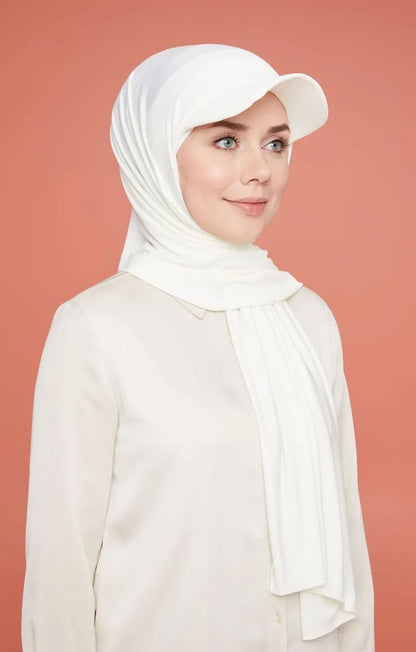 Hijab avec Casquette Integrée – Praticité et Élégance en Un Seul Geste