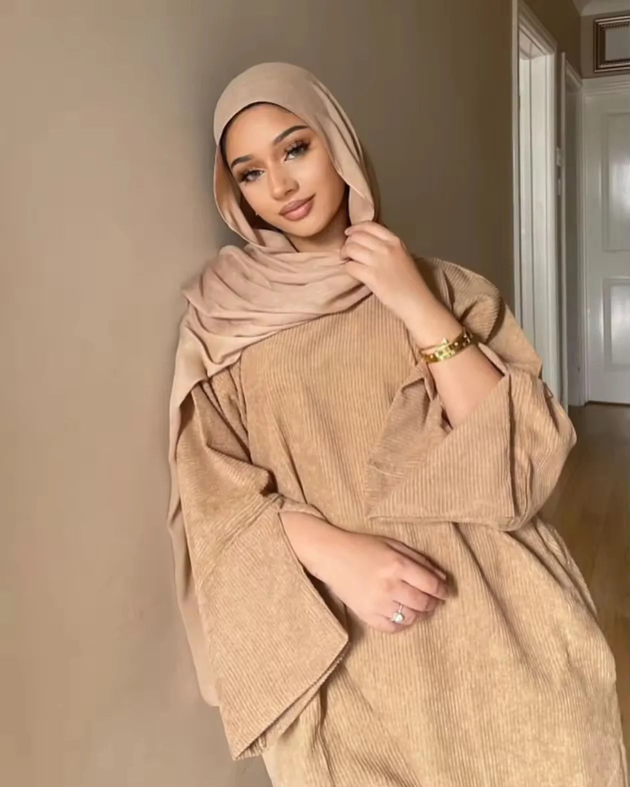 Abaya Femme Longue Hiver – Élégance & Chaleur pour la Saison Froide