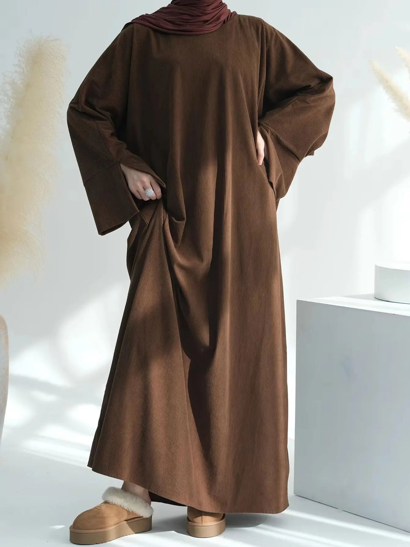 Abaya Femme Longue Hiver – Élégance & Chaleur pour la Saison Froide
