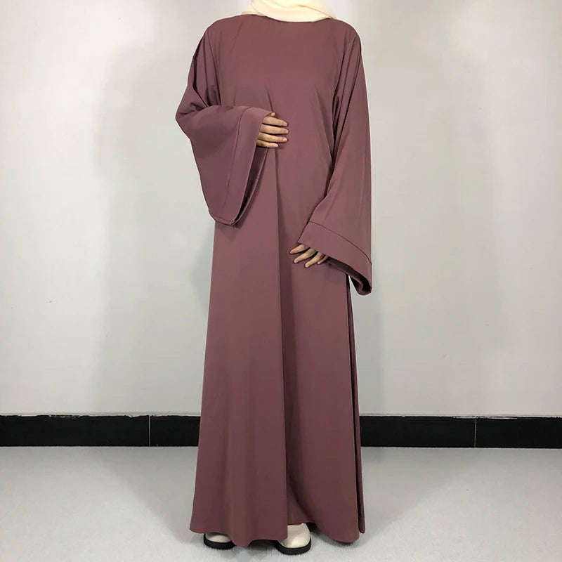 Abaya Femme Minimaliste Chic – Élégance Essentielle & Confort Fluide